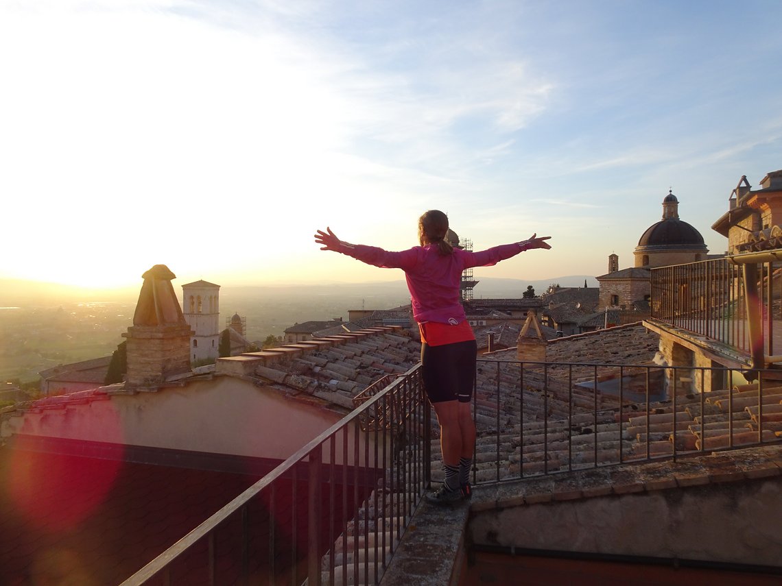 Sonnengruß – Abendstimmung in Assisi.