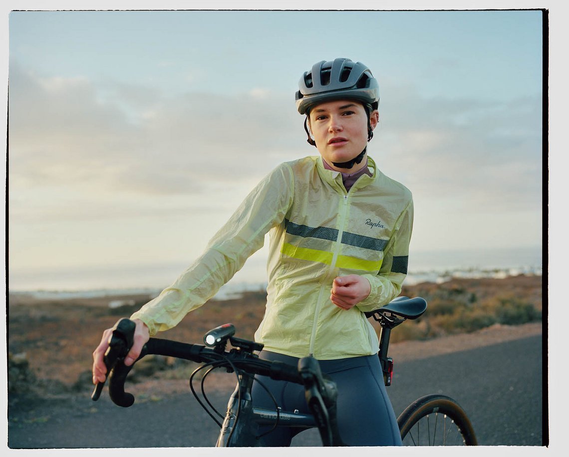 Das Women's Brevet Flyweight Wind Jacket ist neu in der Kollektion 2022.