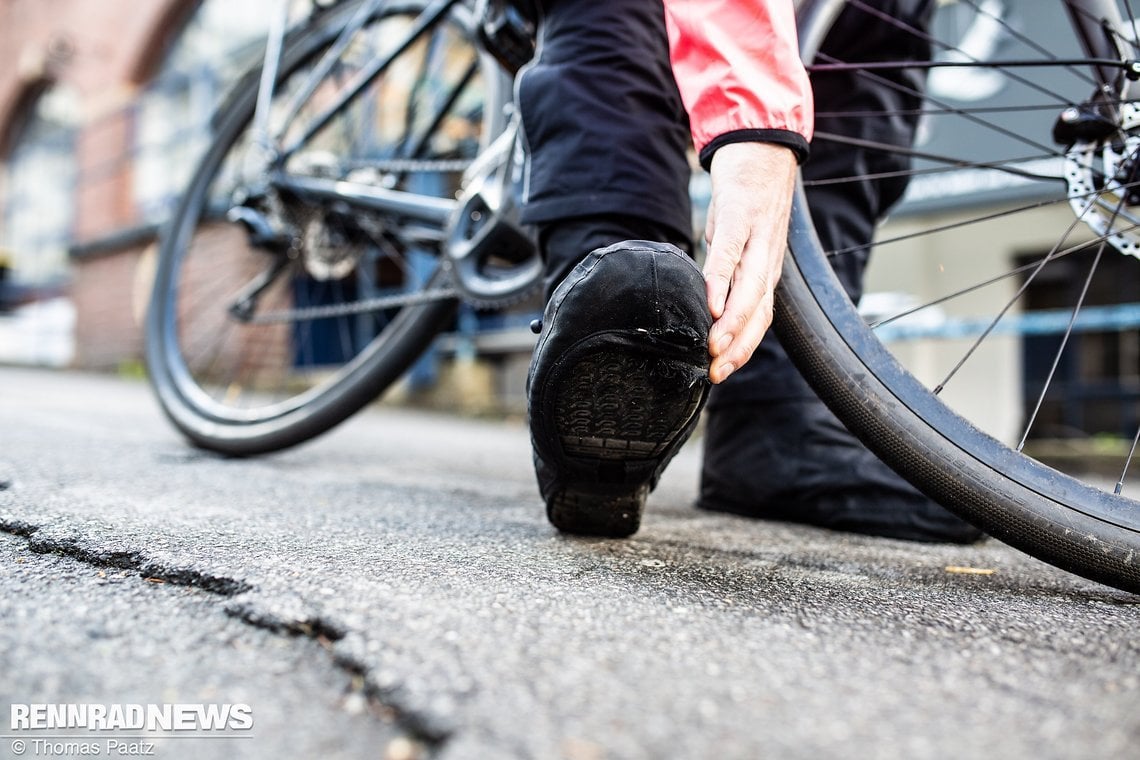 Wer SPD-Bindung fährt, achtet bei den Überschuhen auf eine offene Sohle