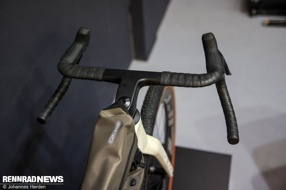 Das Carbon-Cockpit zeichnet sich durch großen Flare aus.