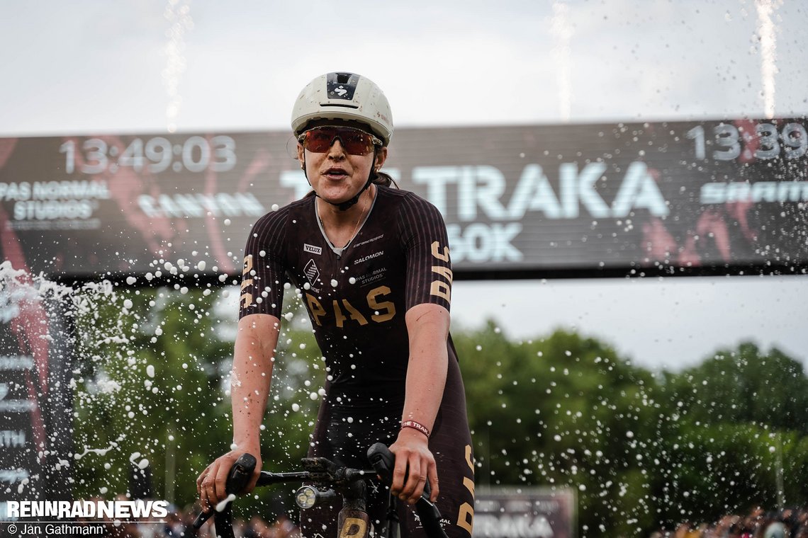 Karolina Migon gewann das Rennen der Frauen über 360 km in 13:39 Stunden.