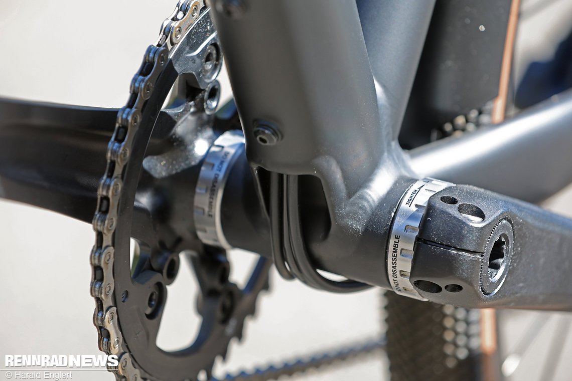 Züge und Leitungen kommen am Tretlager wieder zum Vorschein