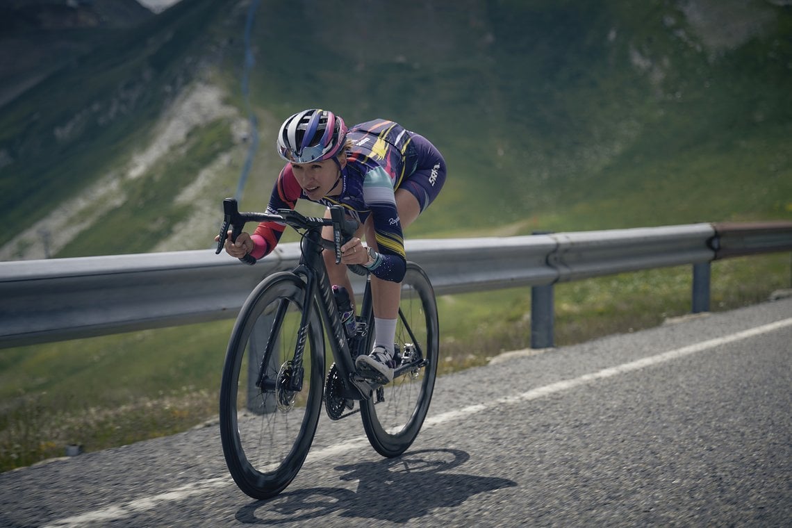 Die Canyon Fahrer*innen in der Women's World Tour und der World Tour werden sich über ein leichteres Arbeitsgerät freuen