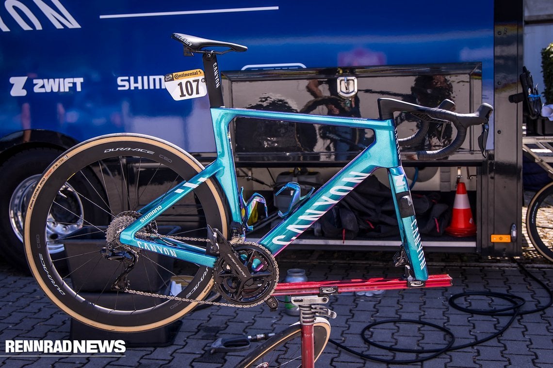 Und hier das Alpecin Deceuninck Aeroad im Team Camp