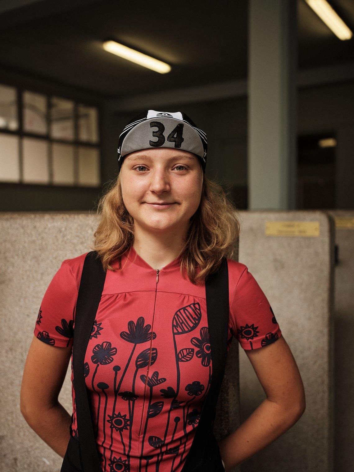 Die 18-jährige Carlotta Schumacher startete mit 313 weiteren Fahrerinnen und Fahrern auf der legendären Radrennbahn in Roubaix Richtung Istanbul.