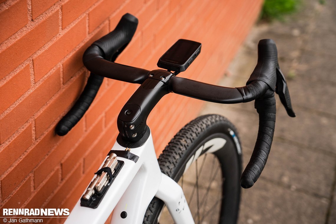 Die Enve Vorbau Lenker-Kombi ersetzt das Backroad FF Cockpit, das einen Rise hat.