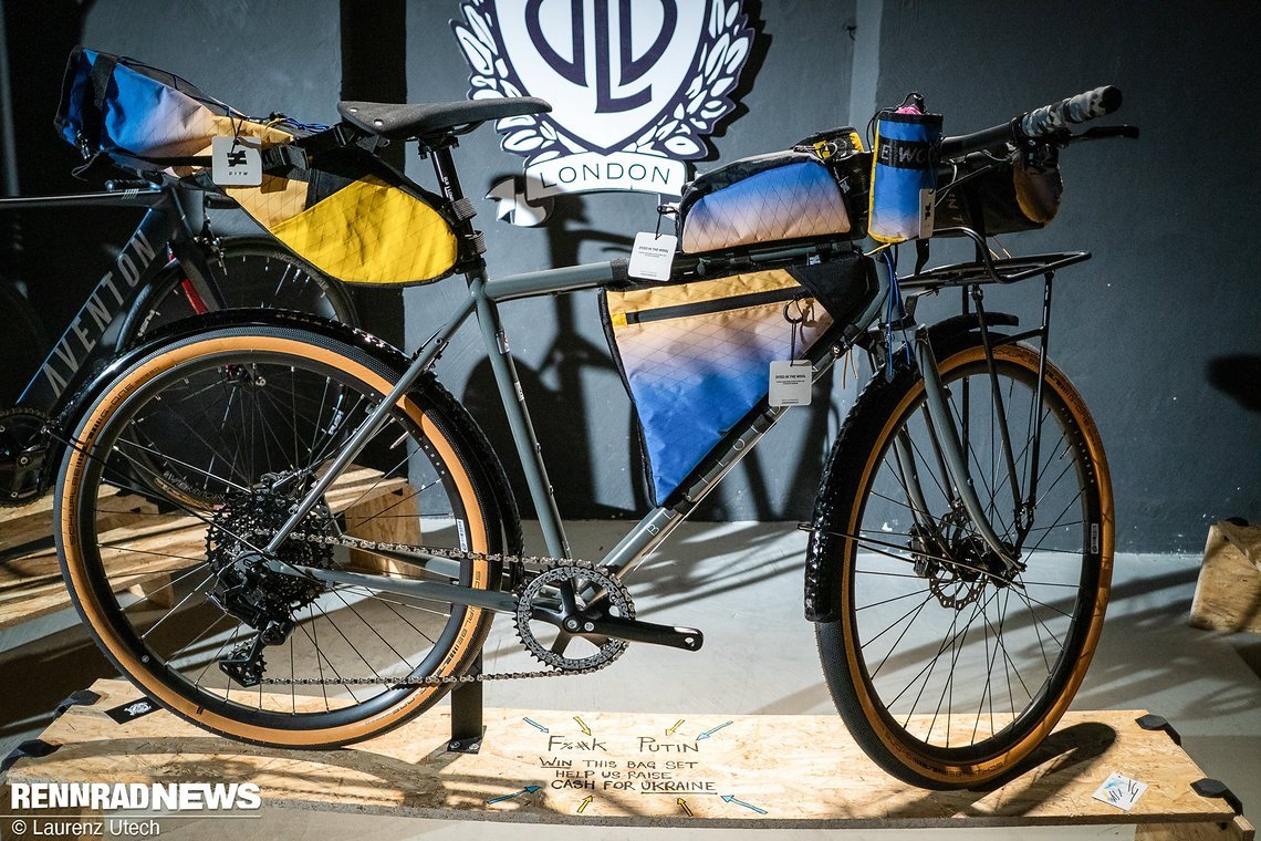 Kein Bikepacking Bling, sondern ein Spendenaufruf war dieses Bike am Stand von Brick Lane Bikes aus London