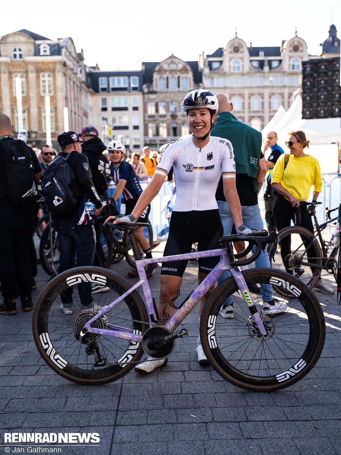 Rosa Klöser konnte mit ihrem 21. Platz in einem Feld starker Straßenfahrerinnen glücklich sein.