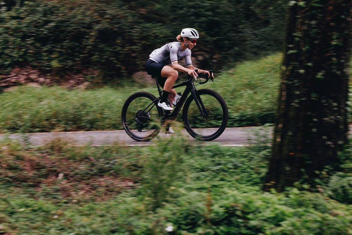 Die Sitzposition auf dem Turbo Creo SL2 ist aufrecht wie bei einem komfortablen Endurance-Rennrad