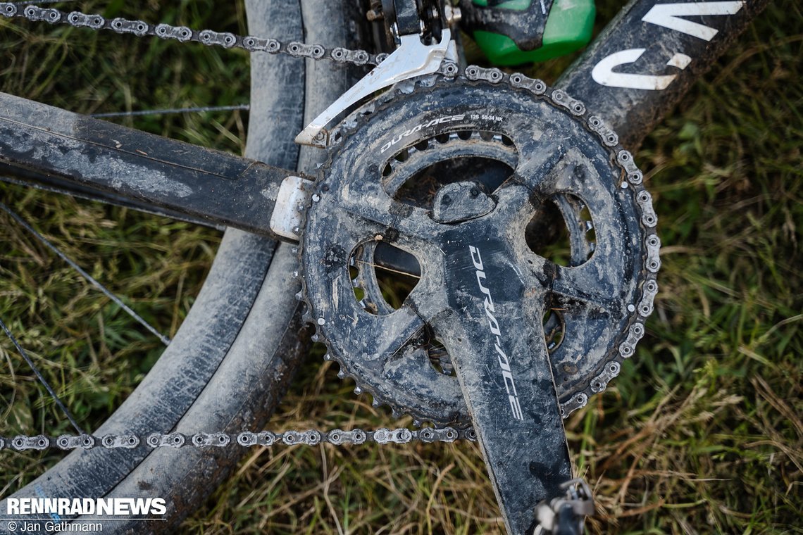 Die Dura Ace Kurbel mit 50-34 war mit einem…