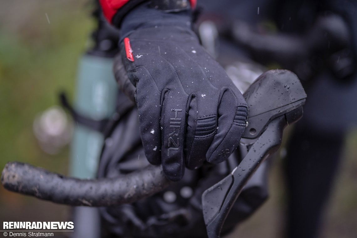 In diesem Fall verbirgt sich aber darunter ein mitteldicker Langfinger-Handschuh