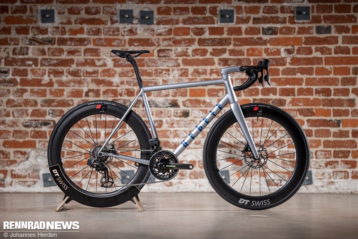 Repete Reason R3 – Competition-Rennrad aus Columbus Spirit HSS-Rohren, hergestellt in Prag.