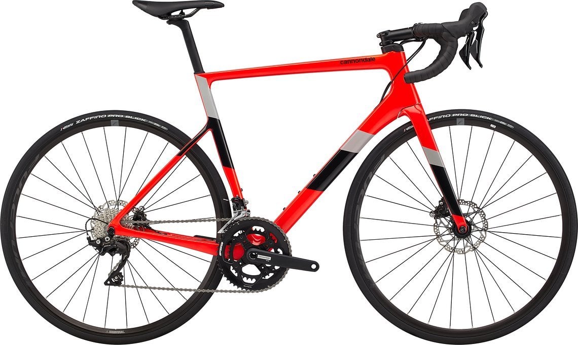 Supersix Carbon Disc 105 2x11 für 2.799 €. Mit Fulcrum Racing 900 db Laufrädern und Cannondale 1 Semi-Kompakt Kurbel