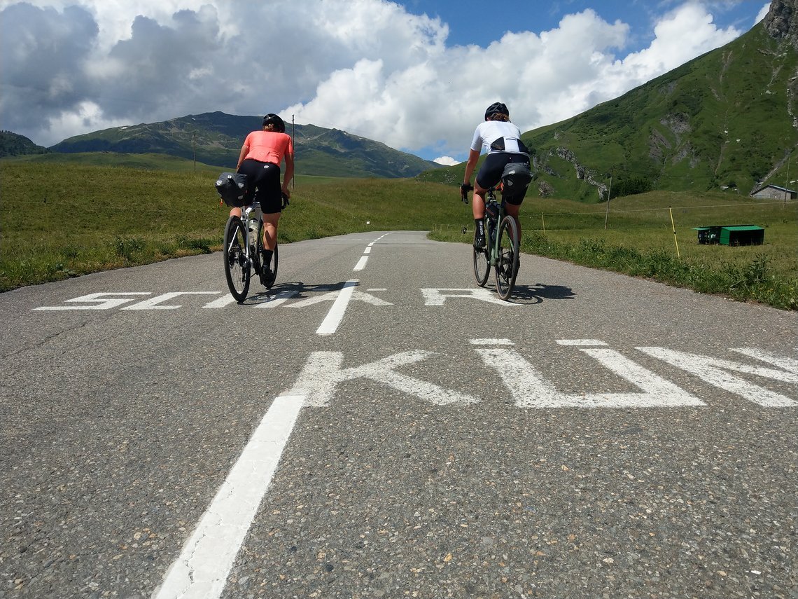 Tag 2 bringt für die Schweizer auch Tour de France Stimmung