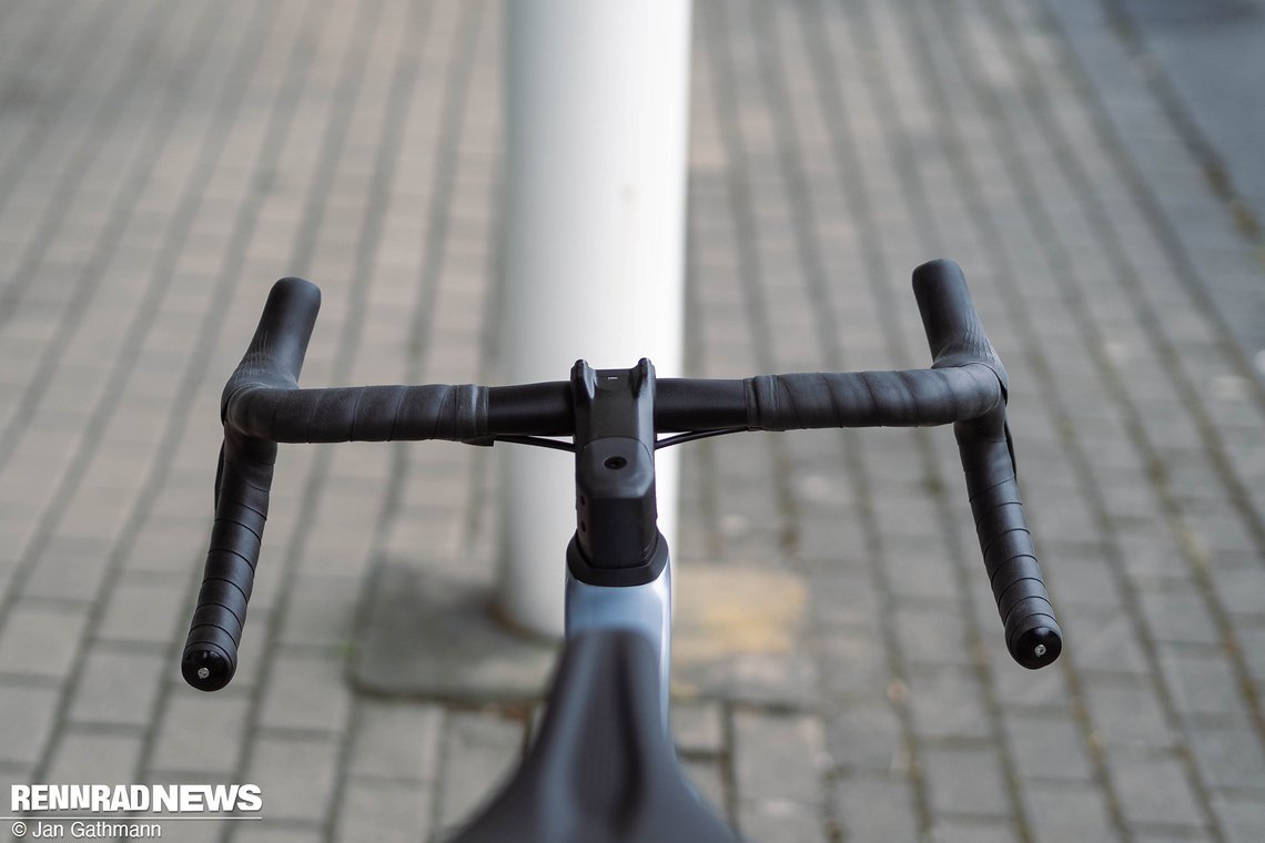 Der runde Lenker aus Alu ist in der Breite passend zum vielseitigen Einsatz.