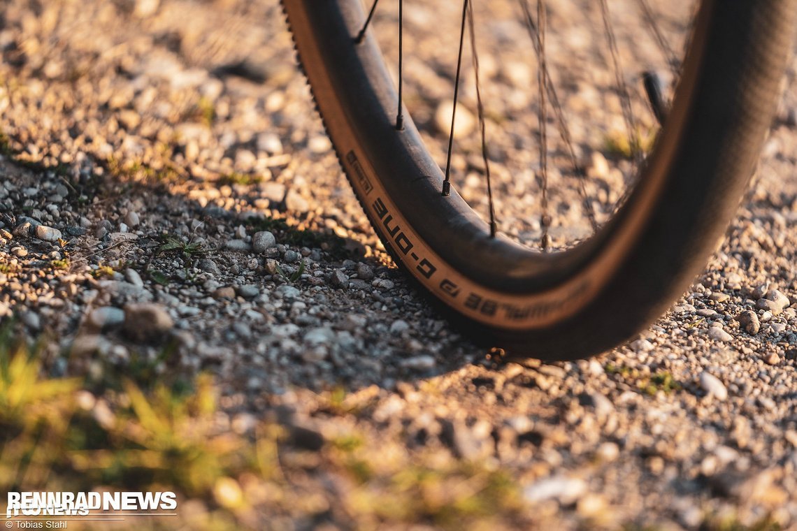 Gravel bedeutet "Kies" oder "Schotter"