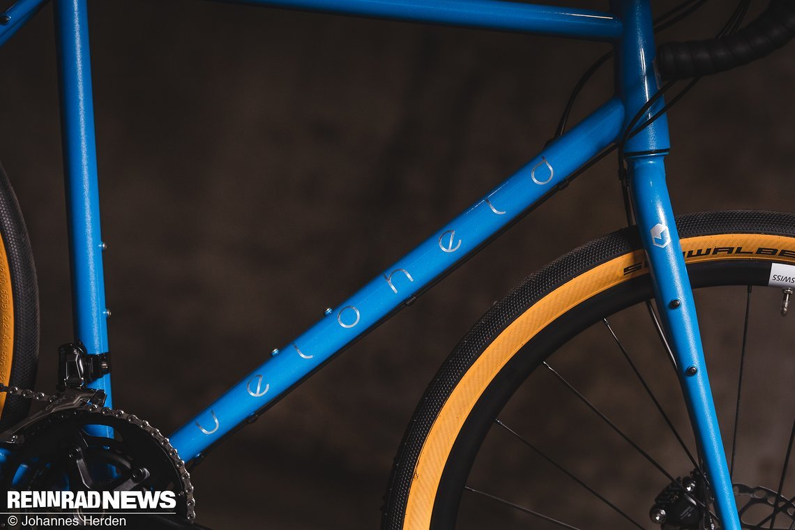 Der schlichten Eleganz dünner Stahlrohre hält Veloheld auch beim Gravelbike die Stange