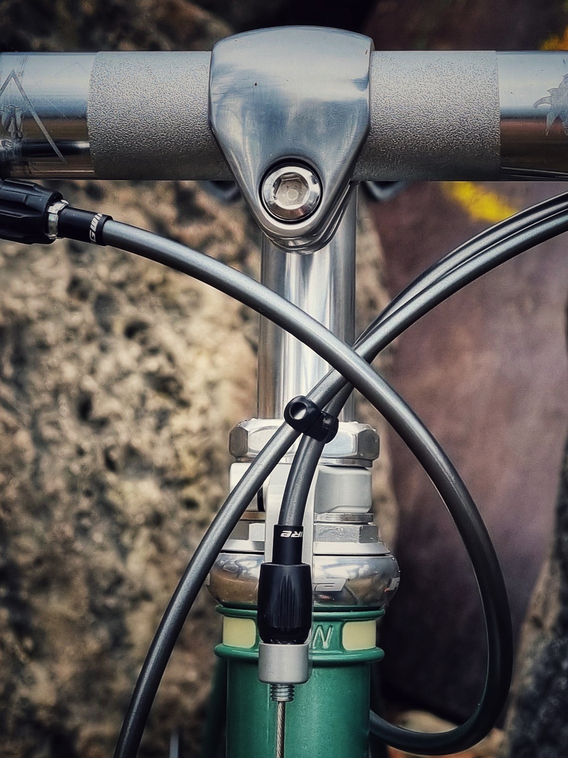 ... und Schaftvorbau für bequeme Gravel Touren.