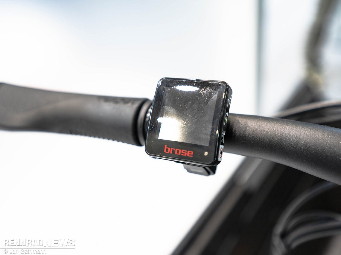 Ein Brose Mittelmotor sorgt für Vortrieb.