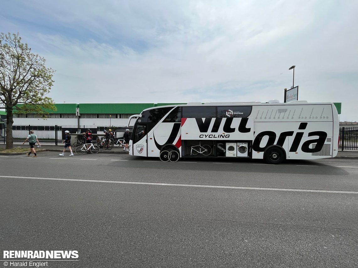 Betreuung mit dem Vittoria-Teambus.