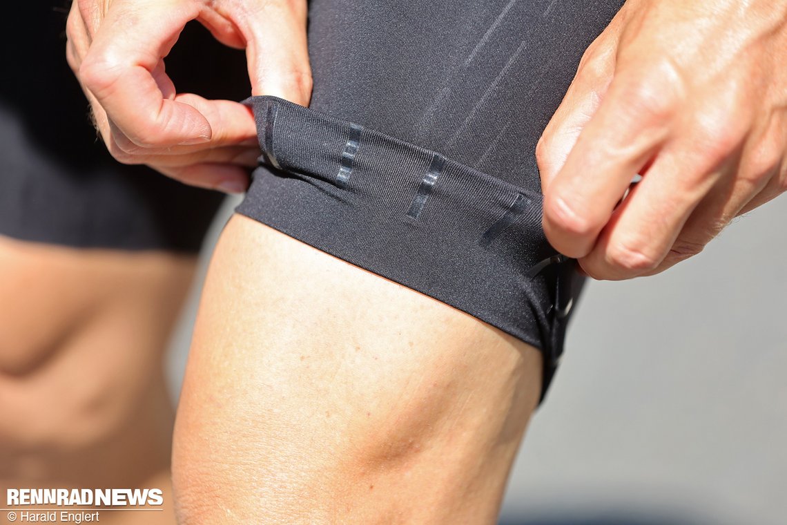 Am Beinabschluss sorgen Silikonstreifen für guten Halt.