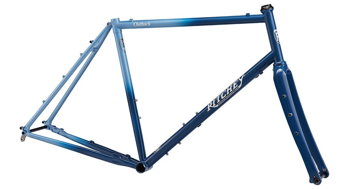 Ritchey 50th Anniversary Outback – das Sondermodell aus Stahl mit Carbon-Gabel gibt es in der Farbe Half Moon Blue für 1.699 € zu erwerben.