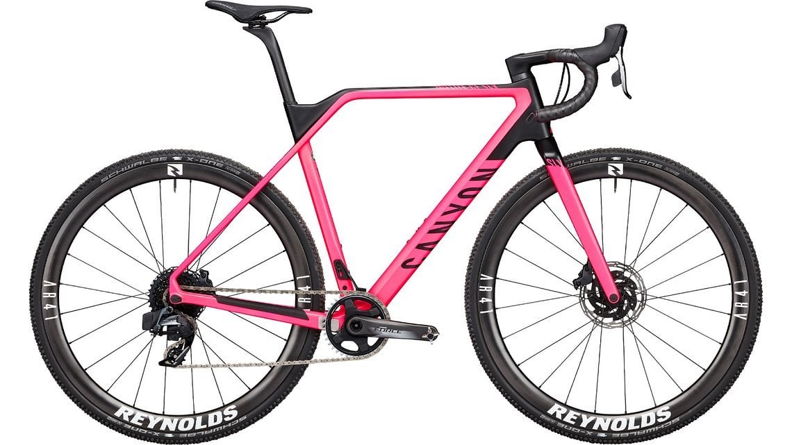 Das Canyon Inflite CF SLX 9 mit SRAM eTap AXS 1x12 gibt es jetzt auch in grellem Pink