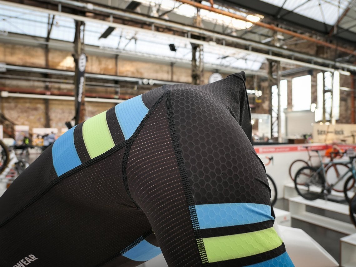 Neues Aero Woven Tríkot am Stand von Royalbikewear