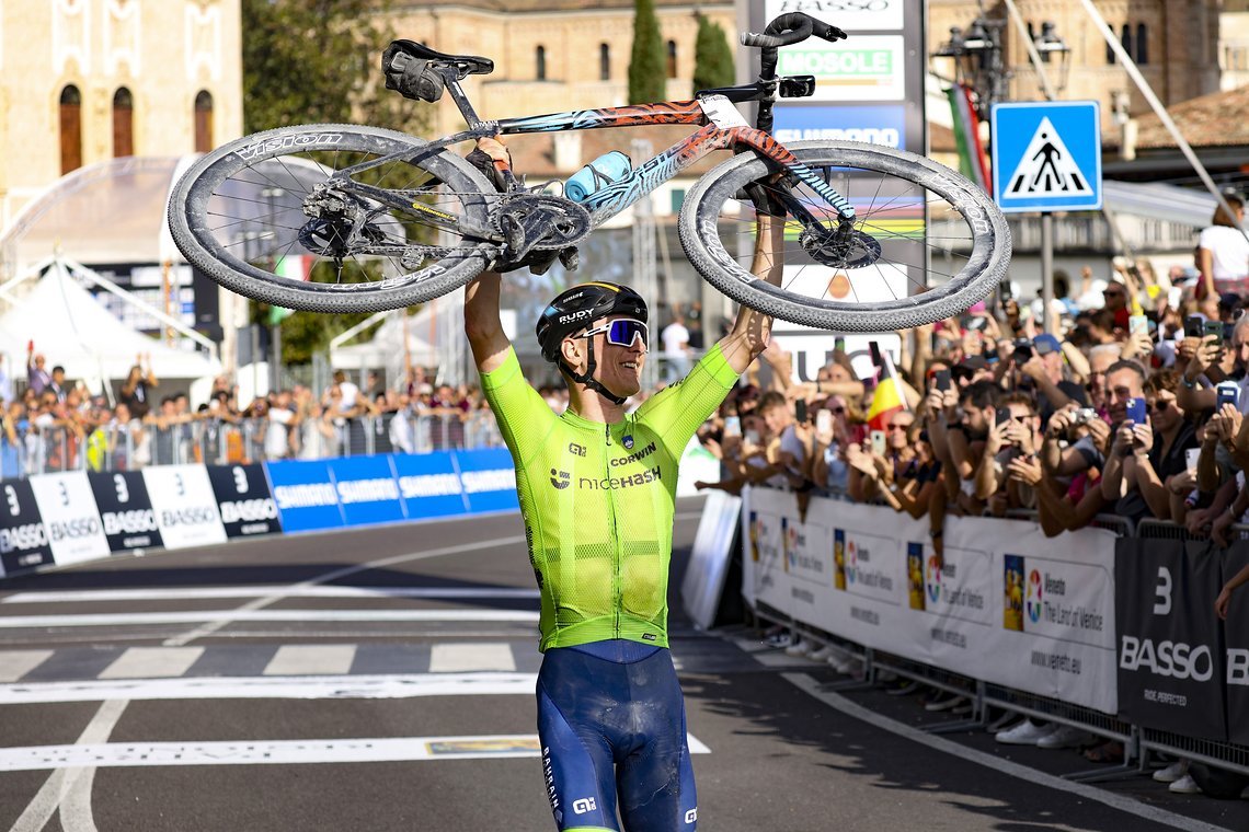 Das Bike, mit dem Matej Mohorič Gravel Weltmeister wurde, kann kein Scultura Endurance GR  sein.