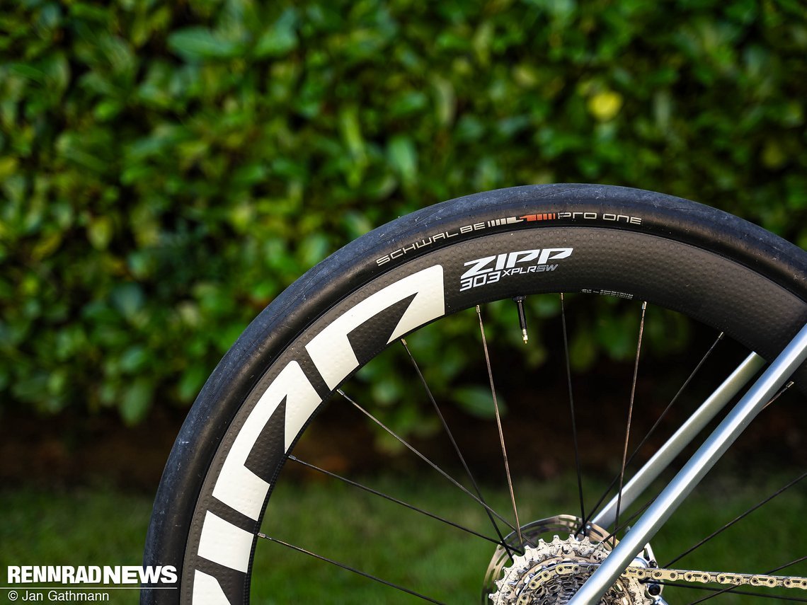 Paul setzt auf Schwalbe Pro One Rennrad-Reifen in 38 mm.