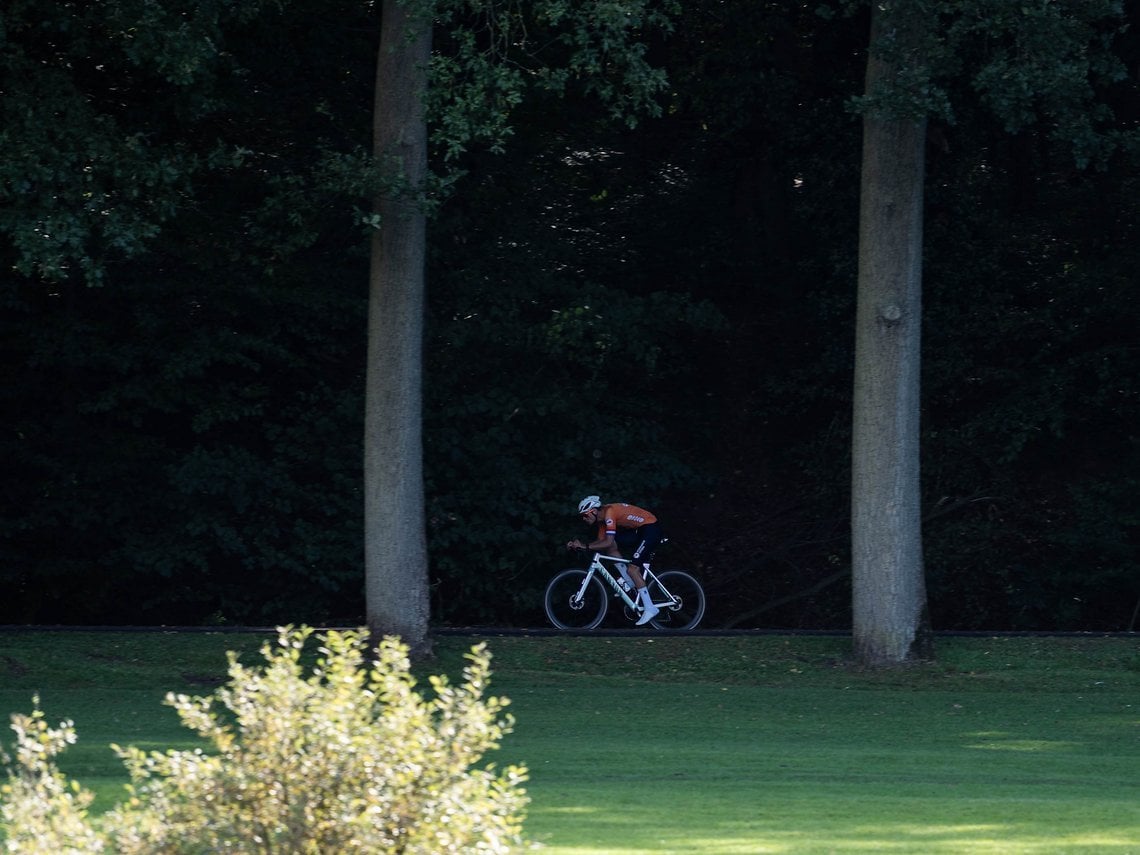 Bereits 120 km vor dem Ziel  startete MvdP seinen ersten Solo-Fluchtversuch.