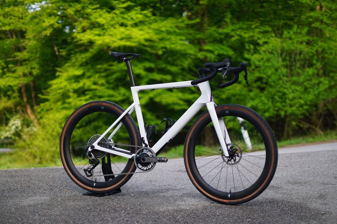 Mein Gravelbike ist mir ein treuer Begleiter auf Schotter und Asphalt, doch für das Rennen gibt es etwas Optimierungsbedarf.