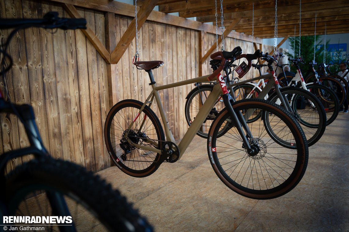 Auch ein E-Gravel Bike mit Heckmotor gehört zum Programm.