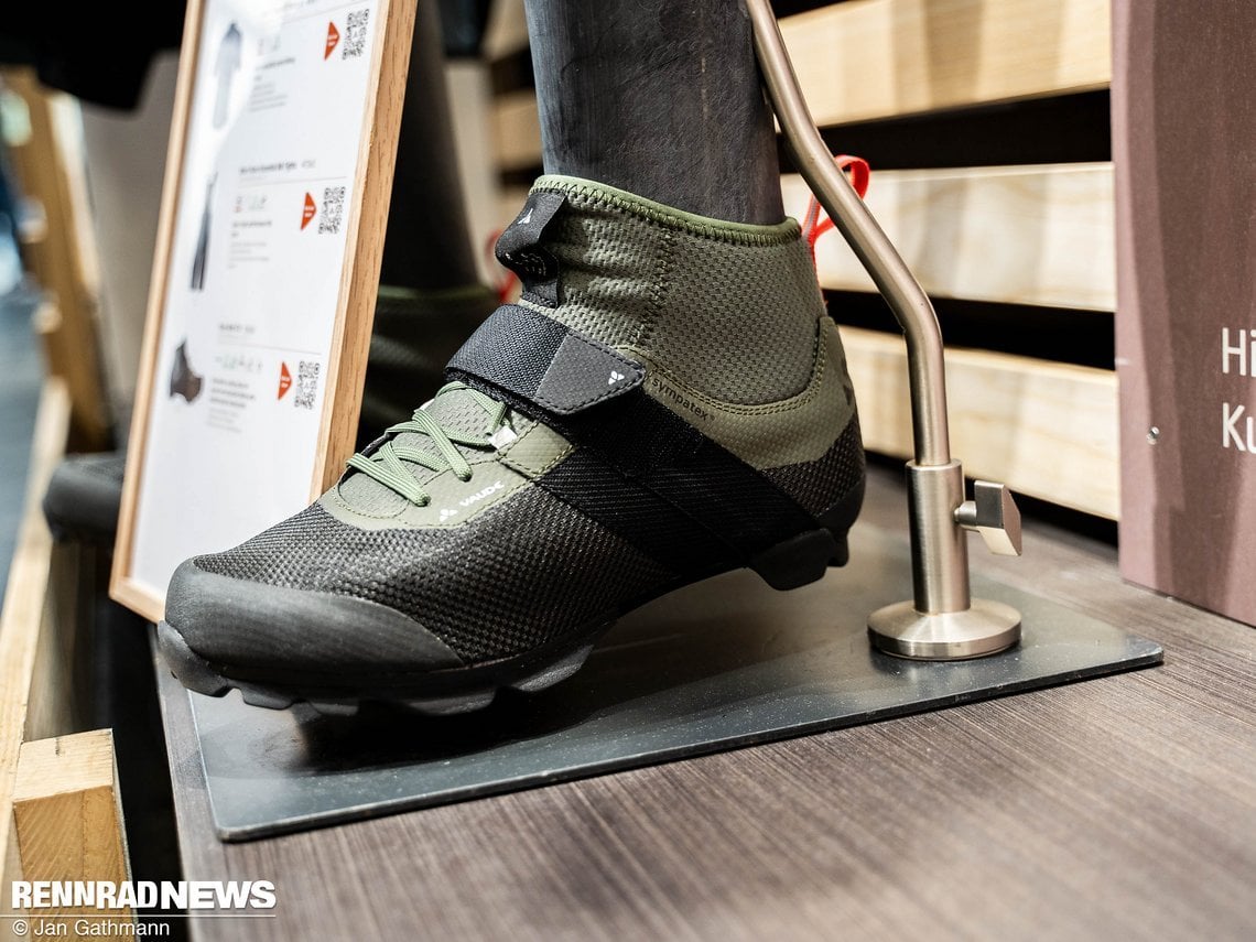 Auch Schuhe wie der Kuro Mid STX, der sich im Gravel-Segment positioniert, wurden auf der Eurobike gezeigt,