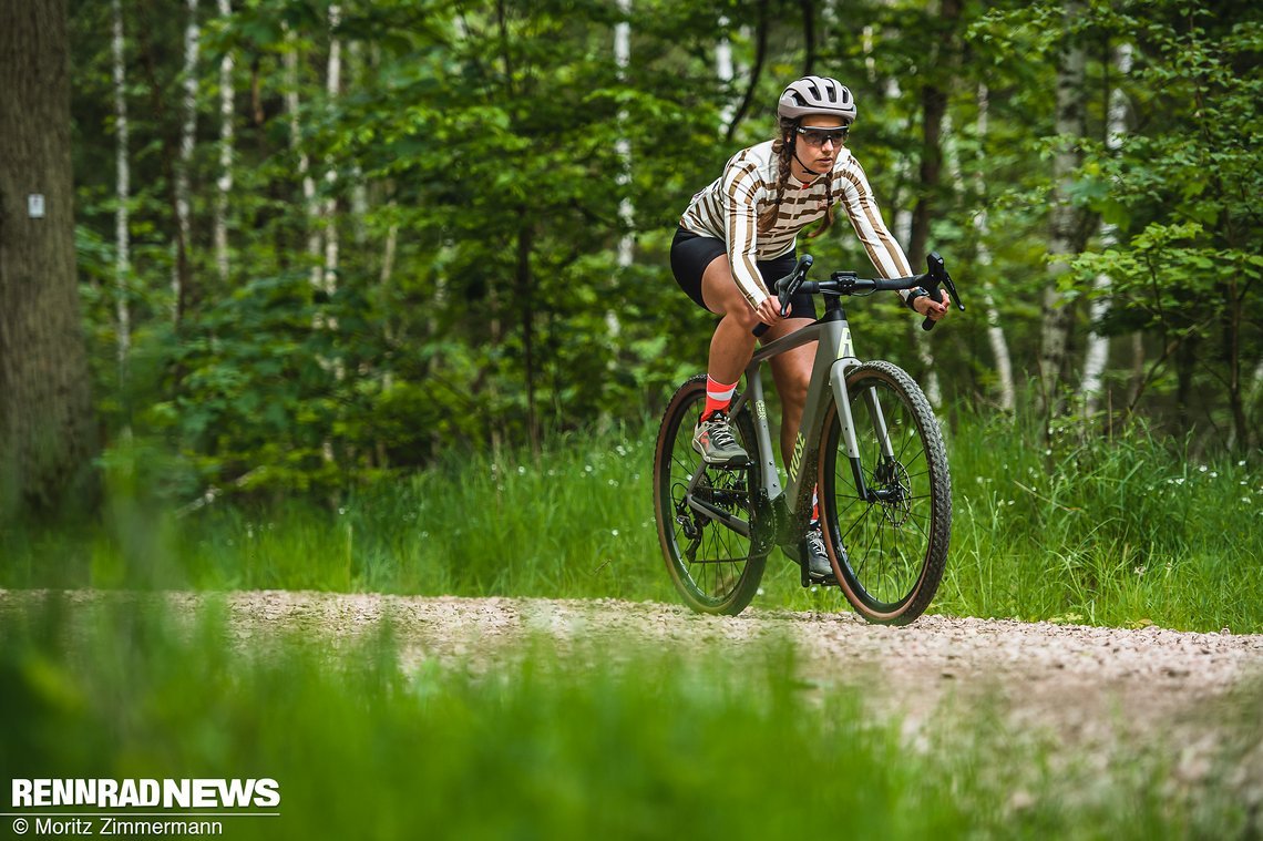 Die Sitzposition auf dem Rose Backroad ist sportlich