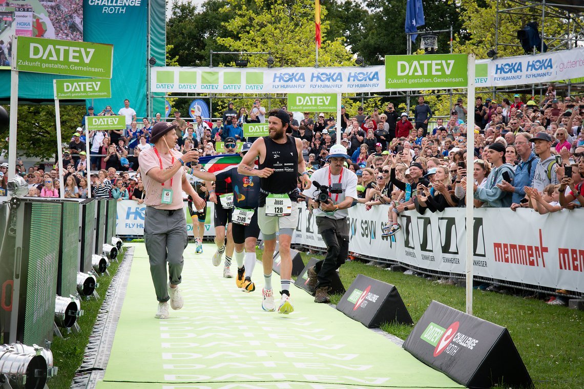 Bei seiner sechzigsten Triathlon Langdistanz durfte sich Jonas Deichmann über zahlreiche Gesellschaft freuen.