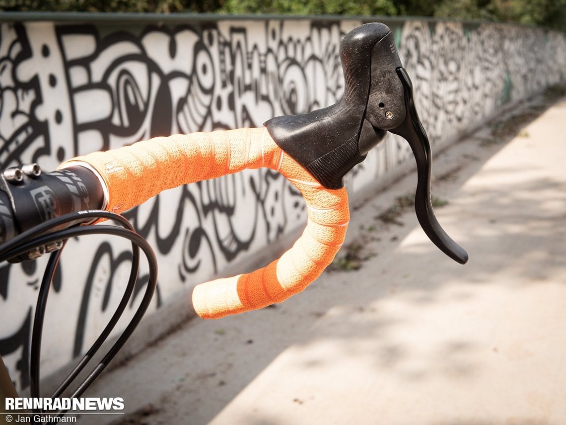 Der Übergang vom Hebel zum Ritchey Lenker hatte eine kleine Stufe, die man aber mit Lenkerband glätten kann