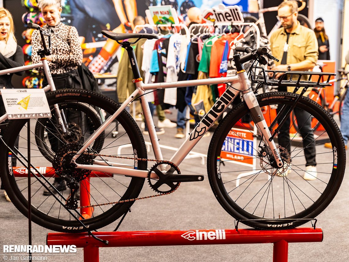 Das Cinelli Zydeco Hobootleg Silver basiert auf dem gleichnamigen Gravel Bike