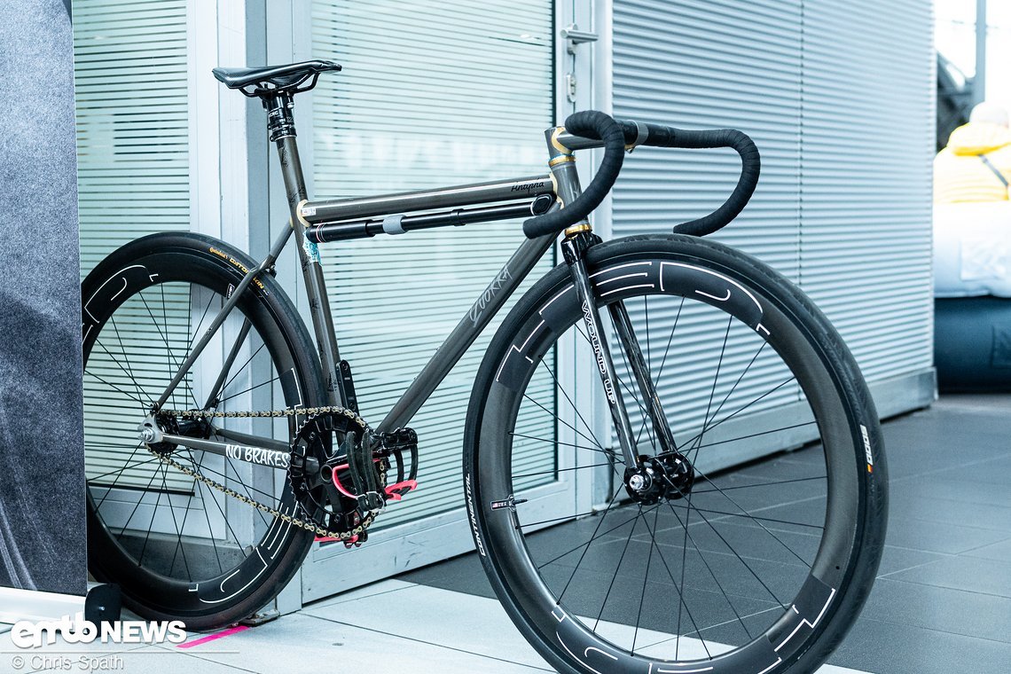 Mit dabei war auch ein schnell aussehender Fixie-Rahmen – sehr schick, wie wir finden.