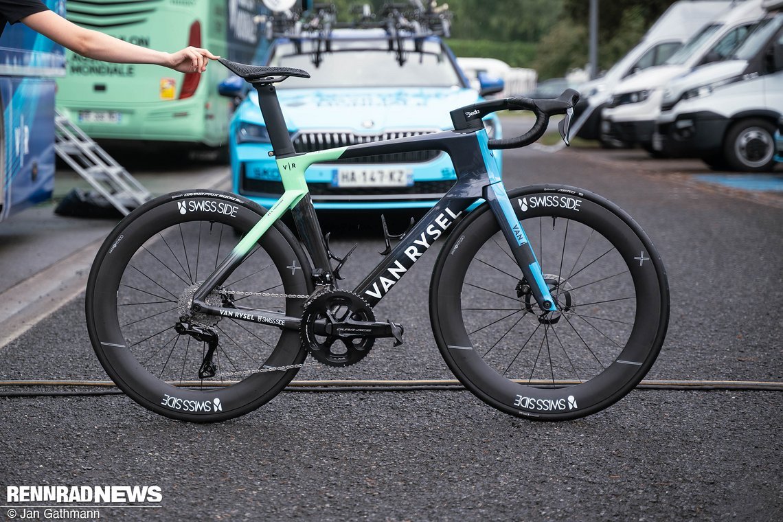 Das Van Rysel RCR-F Aero-Rennrad bei Decathlon AG2R La Mondiale.