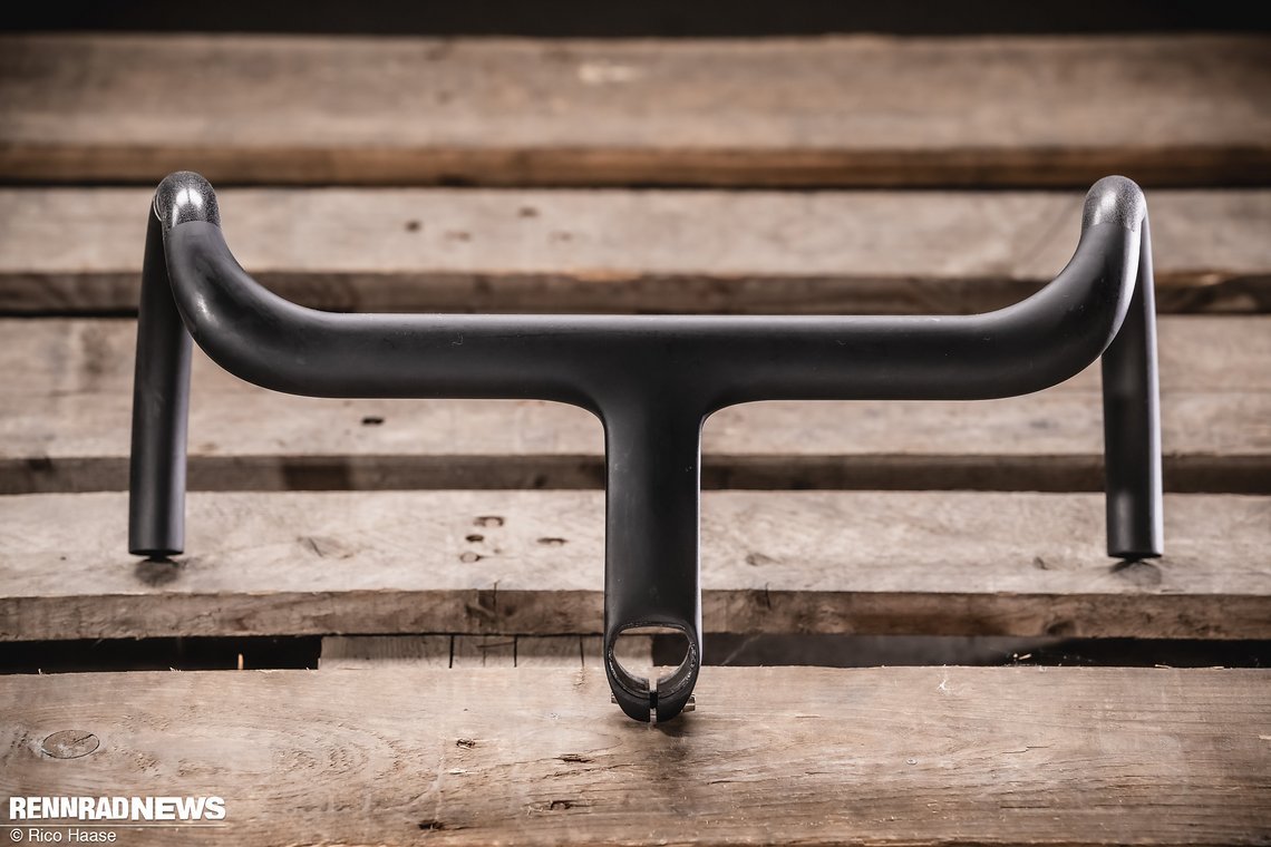 Der Cadex Race Integrated Handlebar wiegt lediglich 265 Gramm