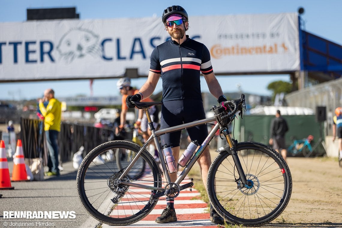 Dieses Moots ist ein Drop Bar-MTB – so viel Federweg gibt es an Gravel Gabeln (noch) nicht – auch die Schaltung ist MTB-Technik.