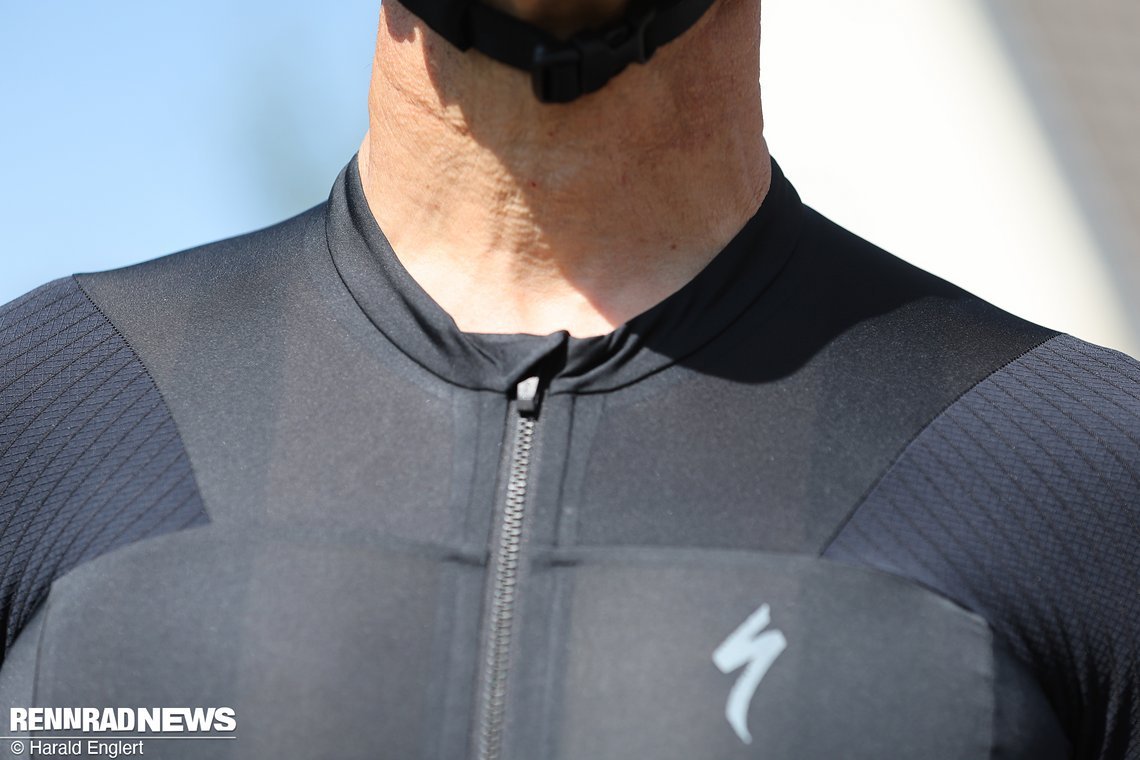 Specialized setzt auf einen kleinen Stehkragen