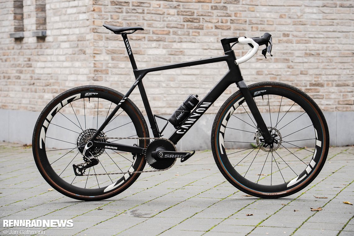 Ockeloen fährt ein Canyon Grail CFR mit SRAM Red XPLR AXS.