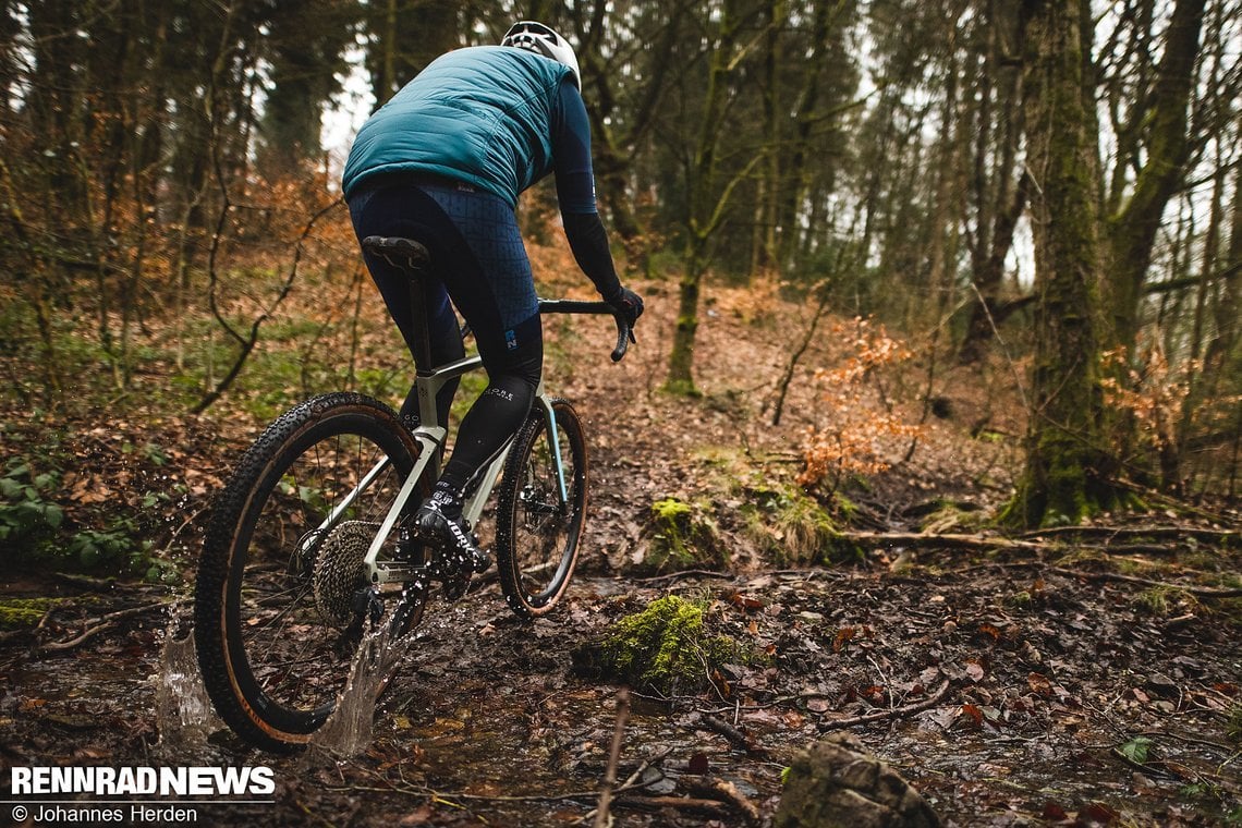 Kurz und knackig bergauf geht es mit jeder Übersetzung im Vergleich, aber für längere Touren in schwerem Terrain sind nicht alle geeignet