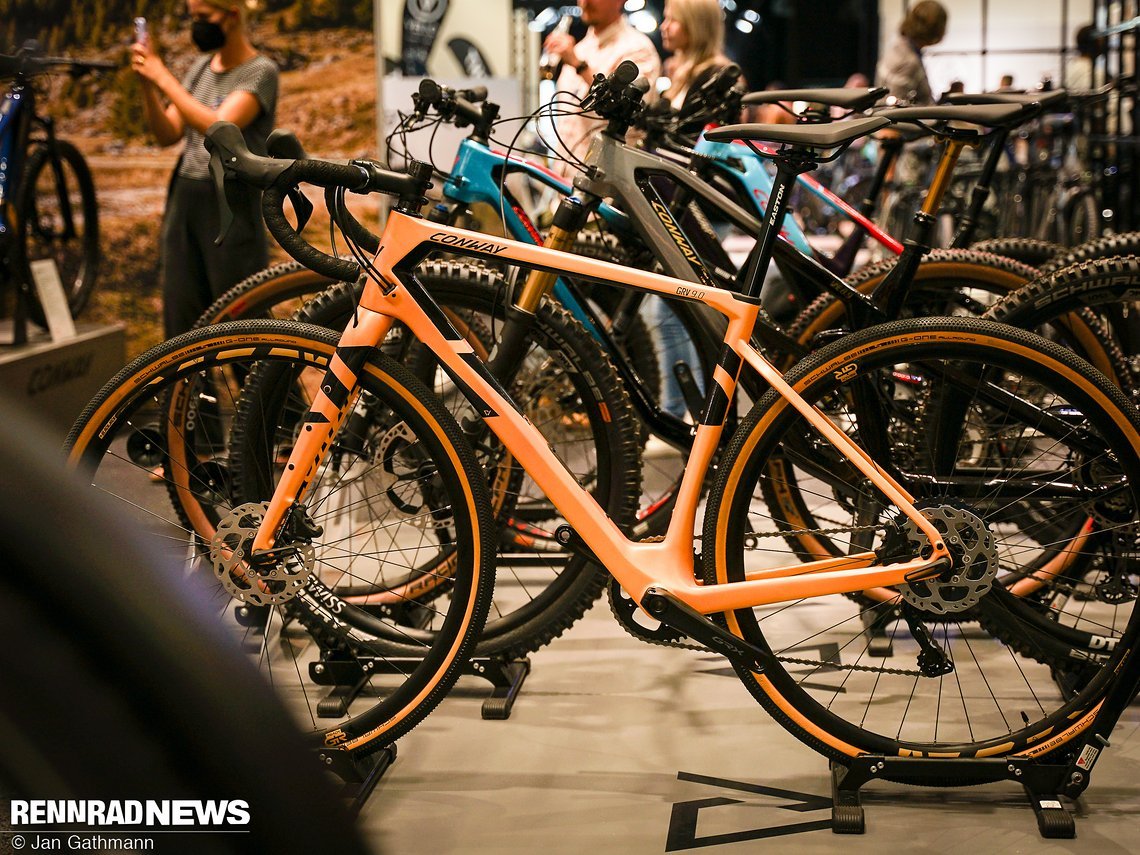 Das Conway GRV 9.0 Carbon Gravel Bike am Stand von Hartje