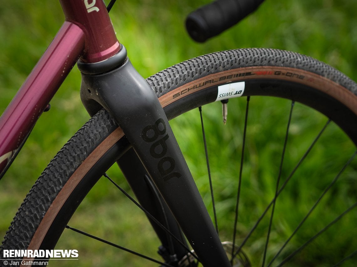 Der Schwalbe G-One R konnte uns erneut auf Gravel wie auf Ashpalt mit leichtem Lauf und Berechenbarkeit überzeugen.