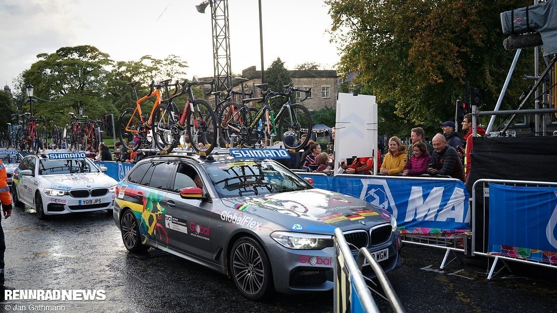 Das Teamfahrzeug des deutschen Frauenteams