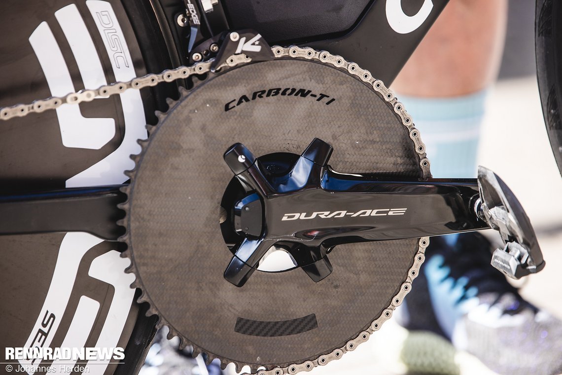 …und am 62er Kettenblatt, das ganz aus Carbon ist.