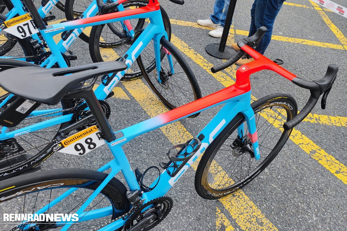 Die BMC Teammachine ist natürlich mit dem einteiligen Cockpit ausgestattet.